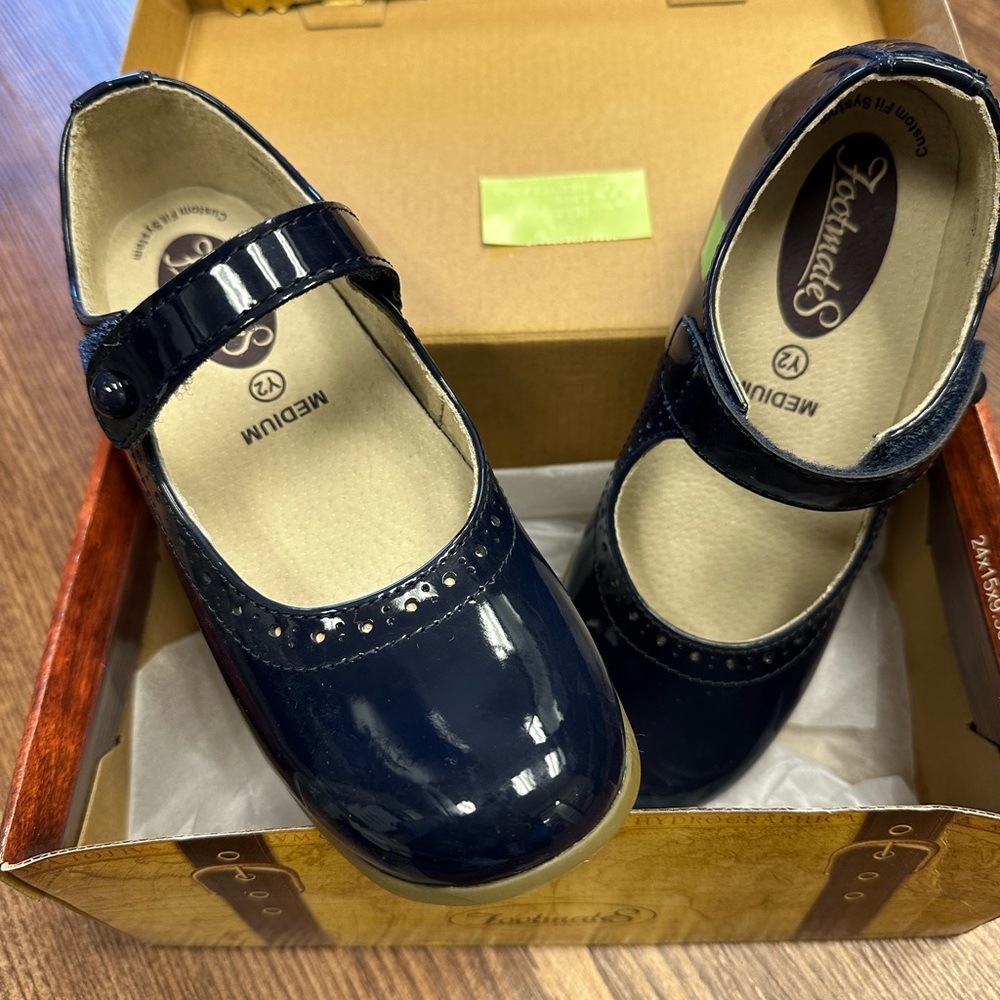 FOOTMATES Emma Patent Leather Mary Jane dress shoes